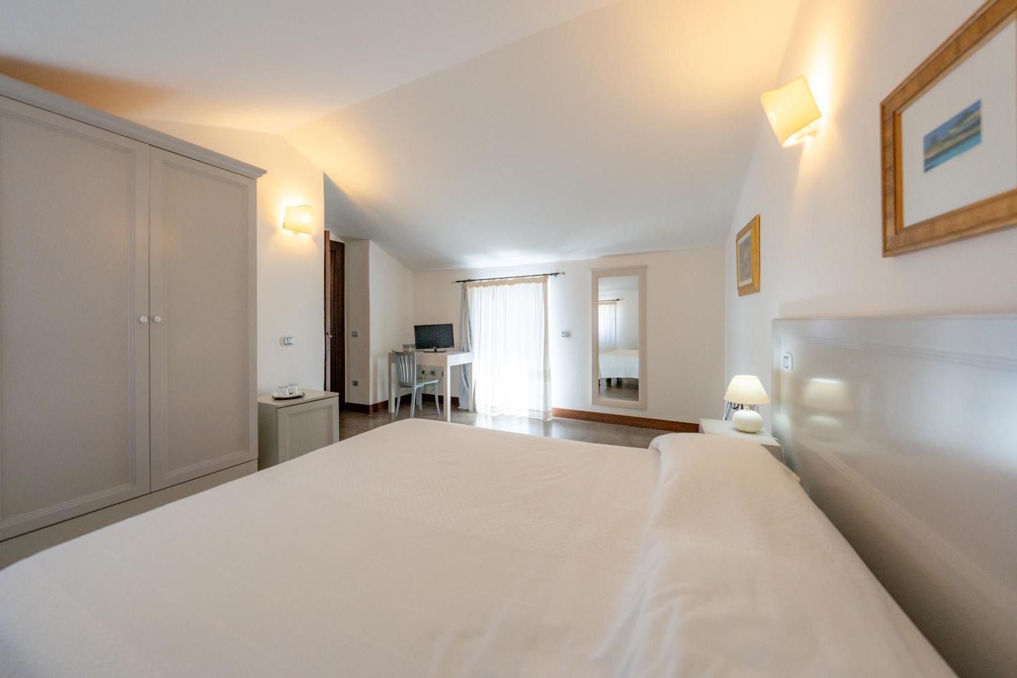 Albergo Residenziale La Corte Tortolì Buitenkant foto