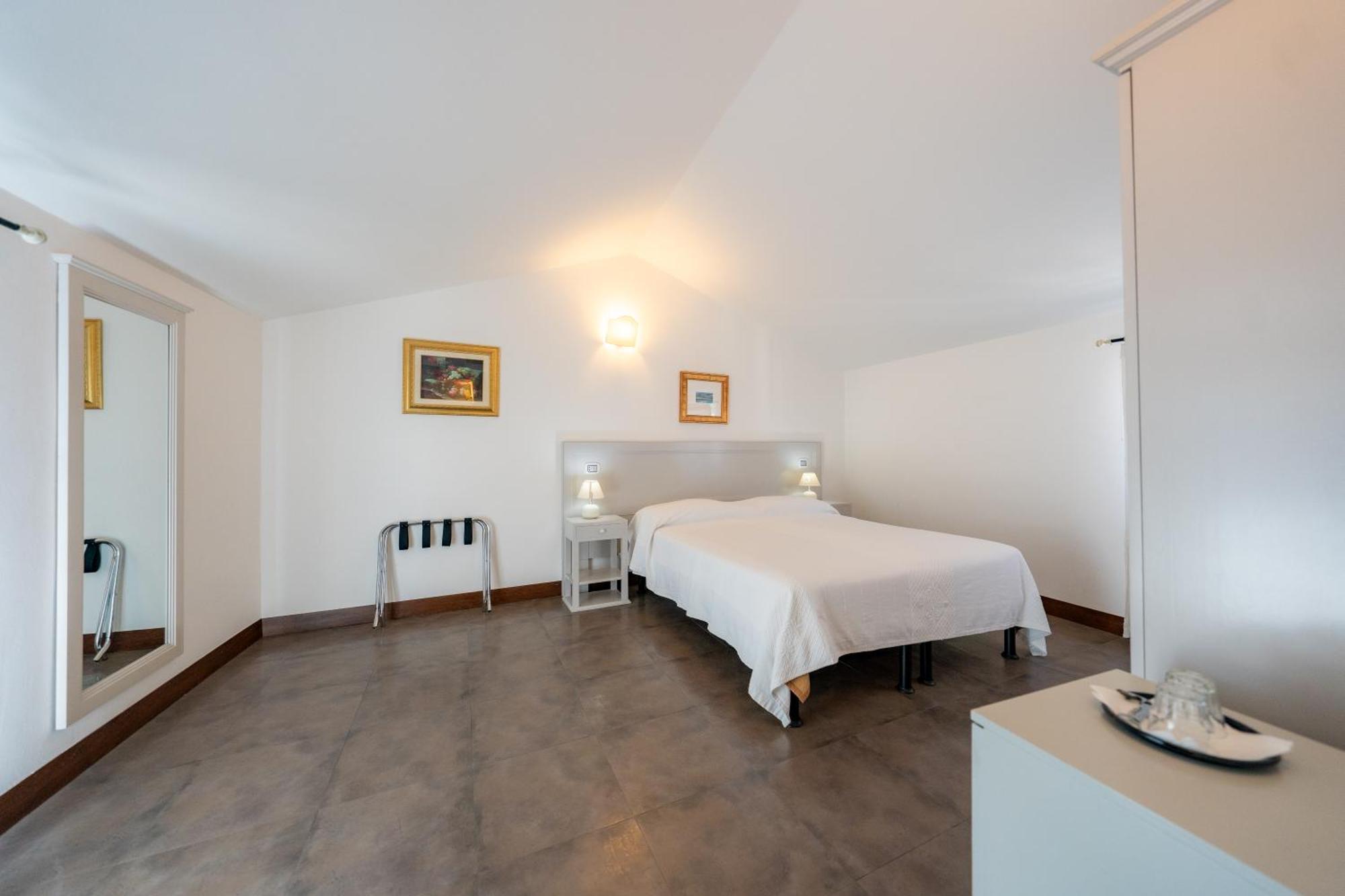 Albergo Residenziale La Corte Tortolì Buitenkant foto